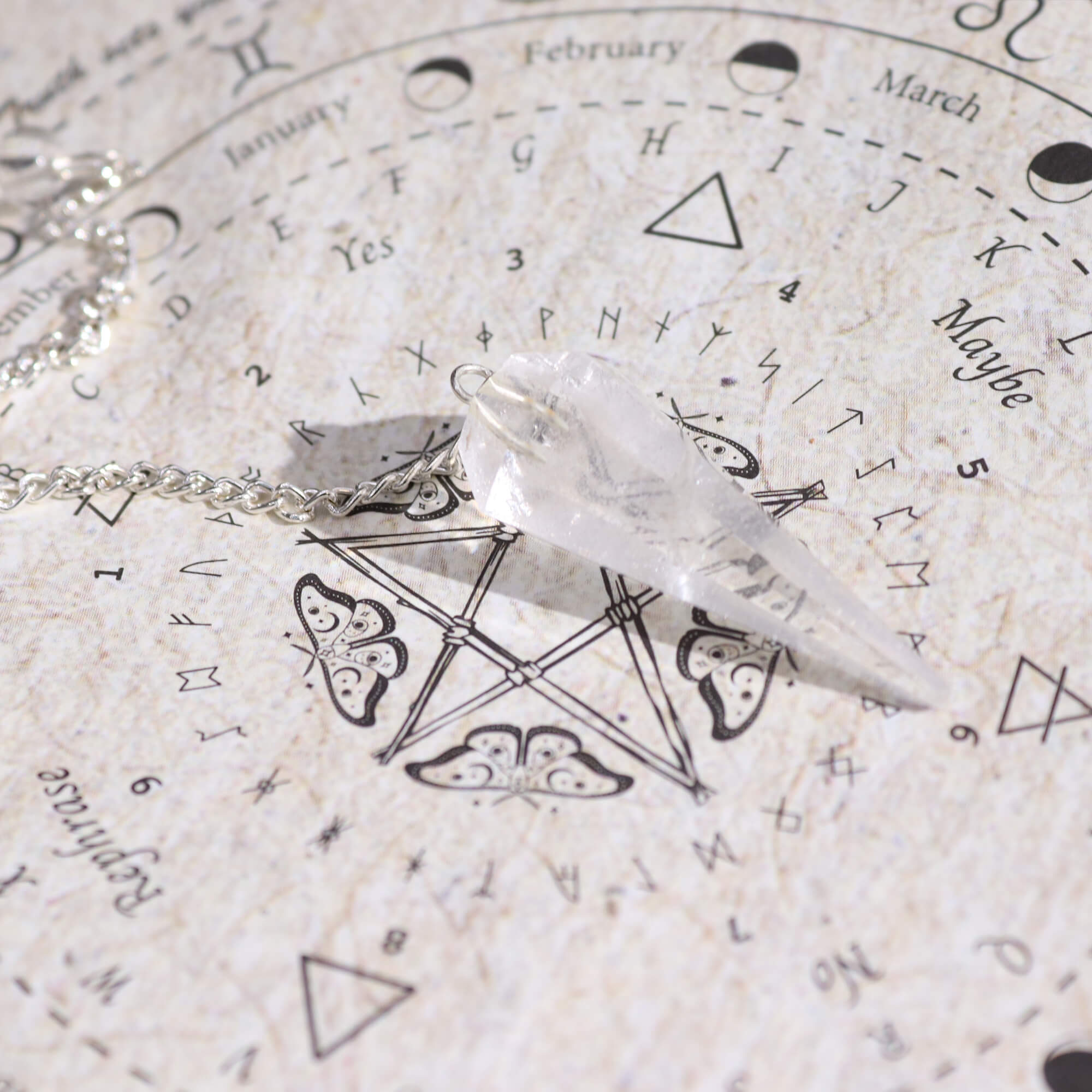 Attīrošais burvestību vīraks ar akmens kristāla svārstu