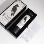 Miera un harmonijas sojas vaska svece - Ravens Remedy ar iepakojumu